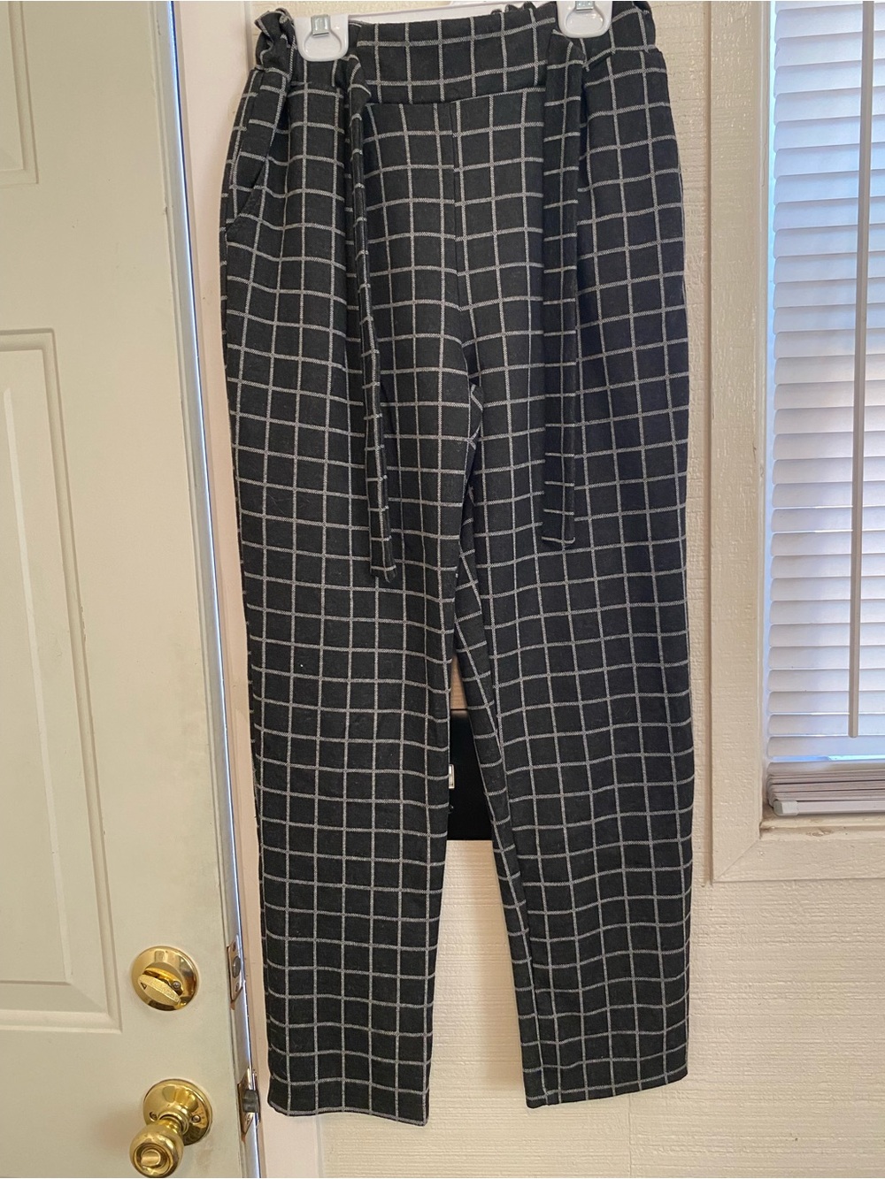 Women's Black black gray white plaid Cropped toe front pant size medium